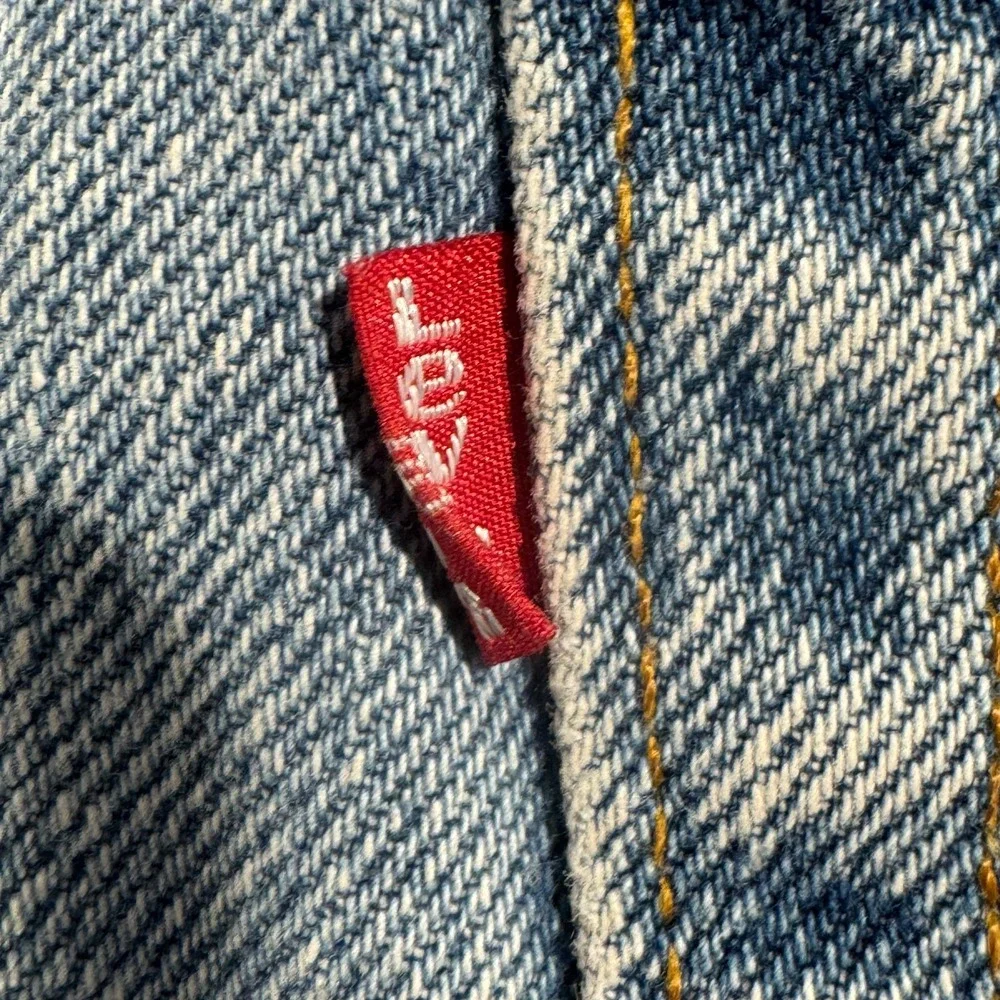Vintage‎ Levis 550 Distressed Jeans Made in Canada Mens 38x34 (36x33.5)